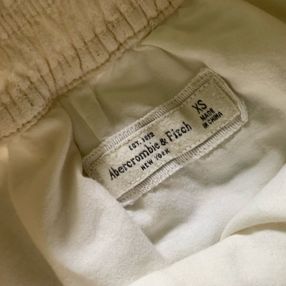 Beautiful Abercrombie & Fitch Lacey Skirt - Picture 3 of 4